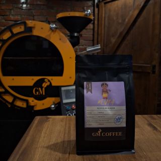 ✨️Kenya - káva s výraznou šťavnatostí, tóny černého rybízu, citrusy a jemných květin. Pražení zvýrazňuje čistotu chuti a...
